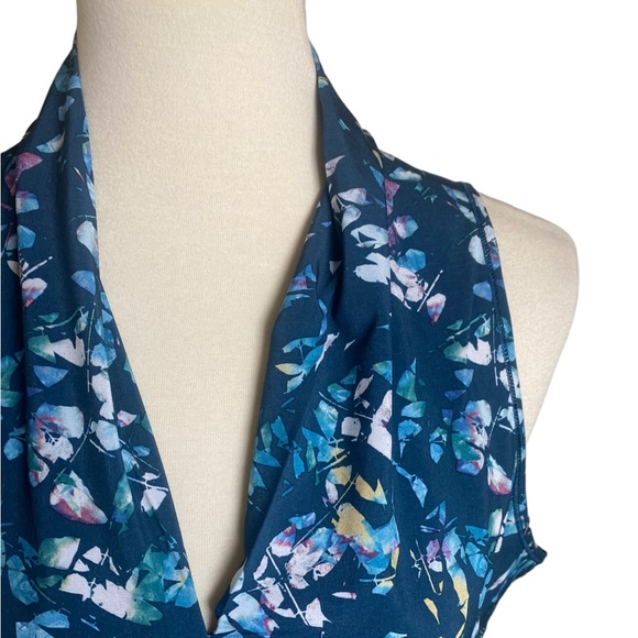 North face sleeveless leaf design top - Picture 2 of 4